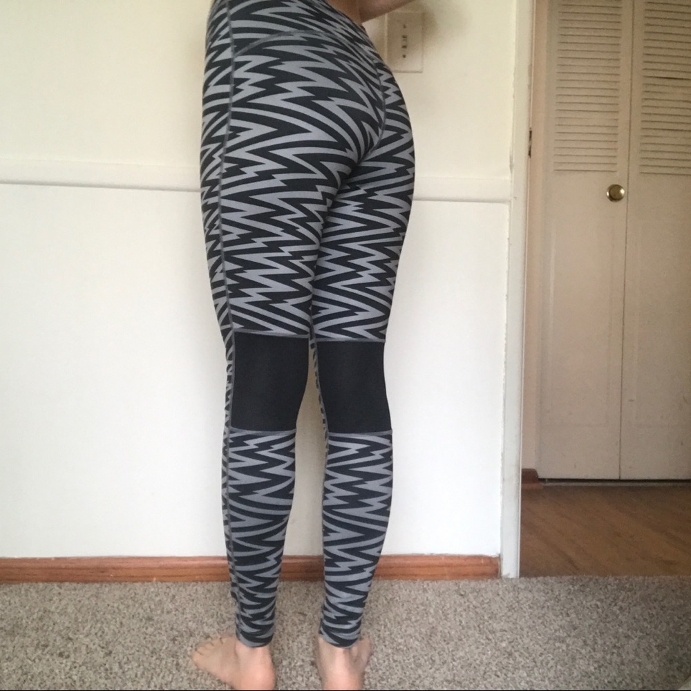 NIKE allover zig zag mesh panel leggings